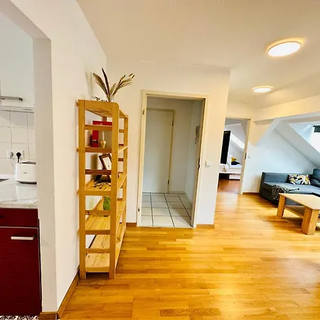 Fantastische Dachgeschosswohnung In Connewitz - 3 Private Schlafbereiche - Platz Fuer Bis Zu 5 Personen - Tolle Lage Und Oeffentliche Verkehrsmittel דירה *