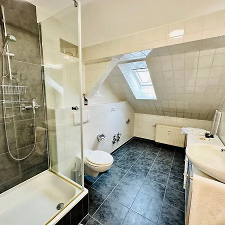 דירה Fantastische Dachgeschosswohnung In Connewitz - 3 Private Schlafbereiche - Platz Fuer Bis Zu 5 Personen - Tolle Lage Und Oeffentliche Verkehrsmittel