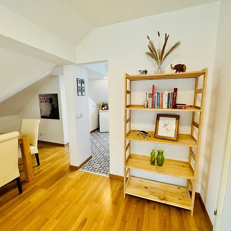 דירה Fantastische Dachgeschosswohnung In Connewitz - 3 Private Schlafbereiche - Platz Fuer Bis Zu 5 Personen - Tolle Lage Und Oeffentliche Verkehrsmittel *