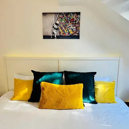 Fantastische Dachgeschosswohnung In Connewitz - 3 Private Schlafbereiche - Platz Fuer Bis Zu 5 Personen - Tolle Lage Und Oeffentliche Verkehrsmittel * לייפציג