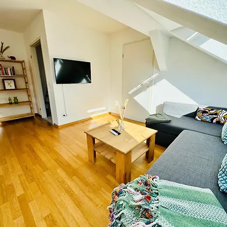 דירה Fantastische Dachgeschosswohnung In Connewitz - 3 Private Schlafbereiche - Platz Fuer Bis Zu 5 Personen - Tolle Lage Und Oeffentliche Verkehrsmittel