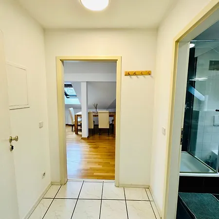 Fantastische Dachgeschosswohnung In Connewitz - 3 Private Schlafbereiche - Platz Fuer Bis Zu 5 Personen - Tolle Lage Und Oeffentliche Verkehrsmittel 아파트