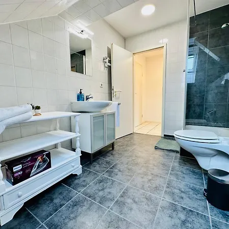 아파트 Fantastische Dachgeschosswohnung In Connewitz - 3 Private Schlafbereiche - Platz Fuer Bis Zu 5 Personen - Tolle Lage Und Oeffentliche Verkehrsmittel