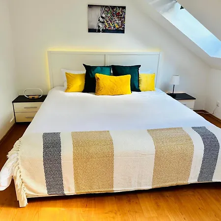 Fantastische Dachgeschosswohnung In Connewitz - 3 Private Schlafbereiche - Platz Fuer Bis Zu 5 Personen - Tolle Lage Und Oeffentliche Verkehrsmittel 아파트 *