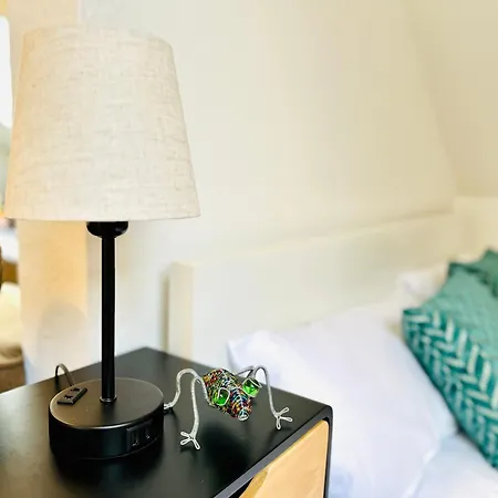 Fantastische Dachgeschosswohnung In Connewitz - 3 Private Schlafbereiche - Platz Fuer Bis Zu 5 Personen - Tolle Lage Und Oeffentliche Verkehrsmittel * 라이프치히