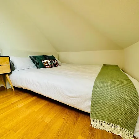 Fantastische Dachgeschosswohnung In Connewitz - 3 Private Schlafbereiche - Platz Fuer Bis Zu 5 Personen - Tolle Lage Und Oeffentliche Verkehrsmittel 라이프치히