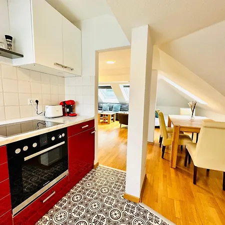Fantastische Dachgeschosswohnung In Connewitz - 3 Private Schlafbereiche - Platz Fuer Bis Zu 5 Personen - Tolle Lage Und Oeffentliche Verkehrsmittel 아파트 *